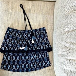 Ladies WHBM casual sleeveless top. Size XS. Blue and white.